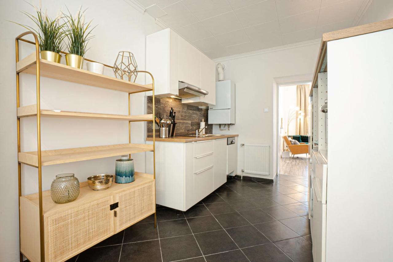 2-Room Apartment On The First Floor With Designer Renovation. Exit To The Courtyard. 15 Minutes To Schloss Schoenbrunn Wien Exterior foto