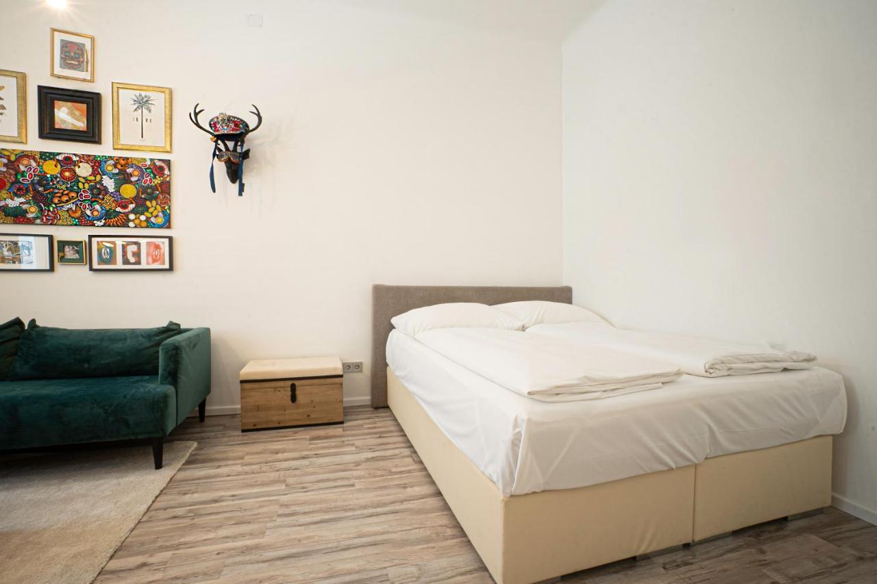 2-Room Apartment On The First Floor With Designer Renovation. Exit To The Courtyard. 15 Minutes To Schloss Schoenbrunn Wien Exterior foto