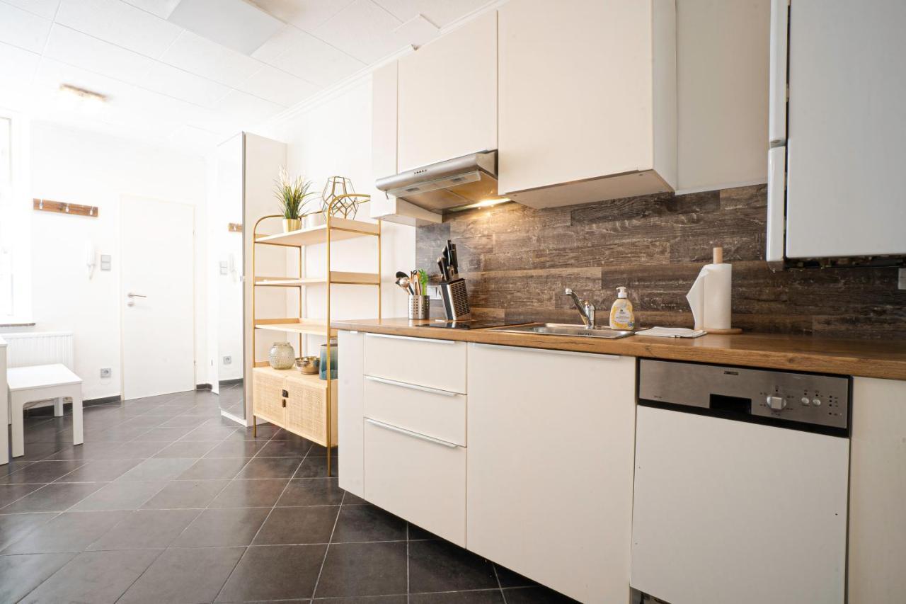 2-Room Apartment On The First Floor With Designer Renovation. Exit To The Courtyard. 15 Minutes To Schloss Schoenbrunn Wien Exterior foto